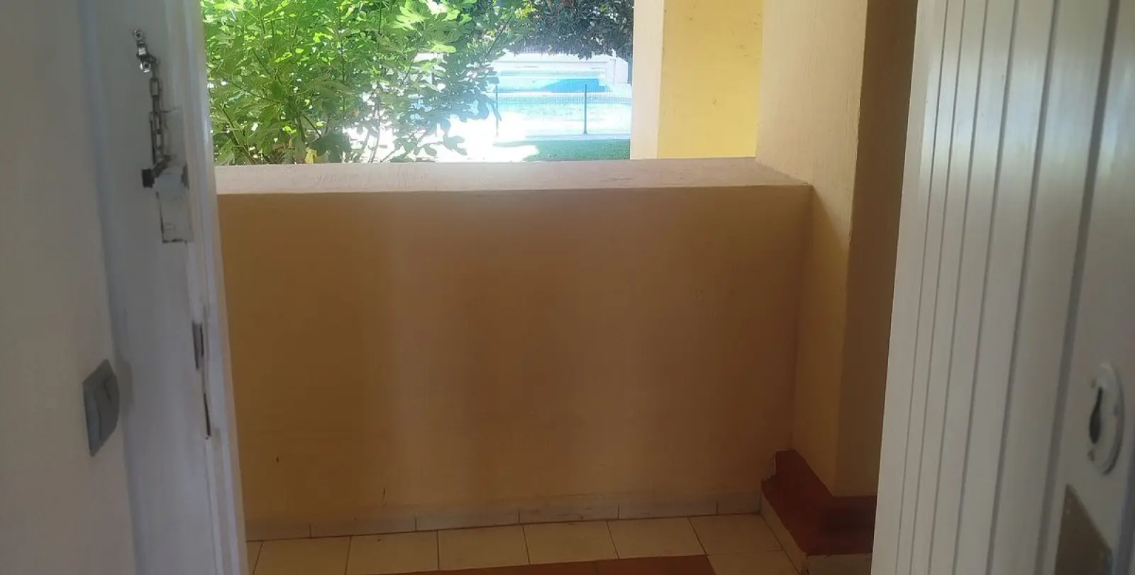 Sale of middle floor apartment in Elviria 26