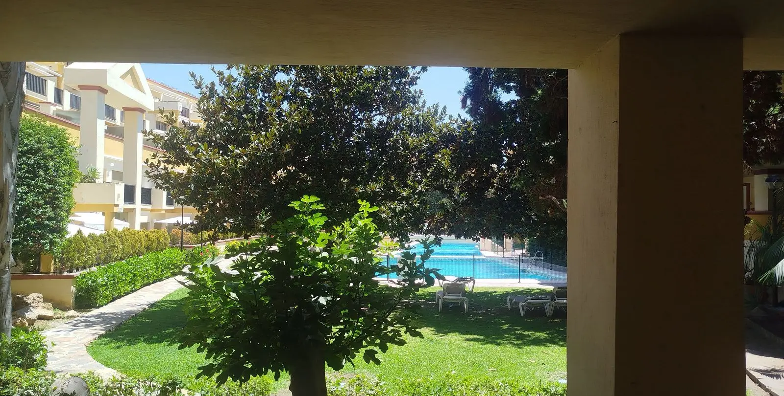 Sale of middle floor apartment in Elviria 27