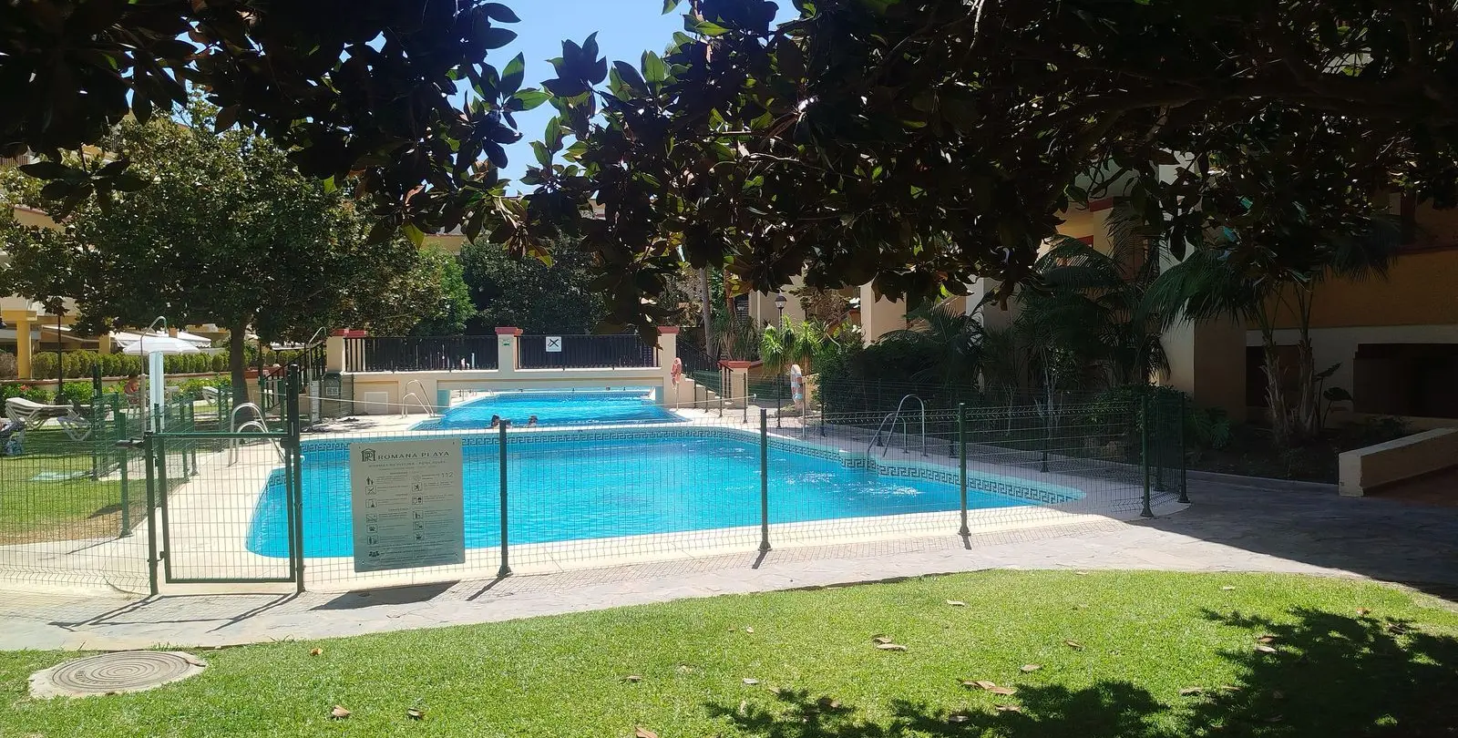 Sale of middle floor apartment in Elviria 28