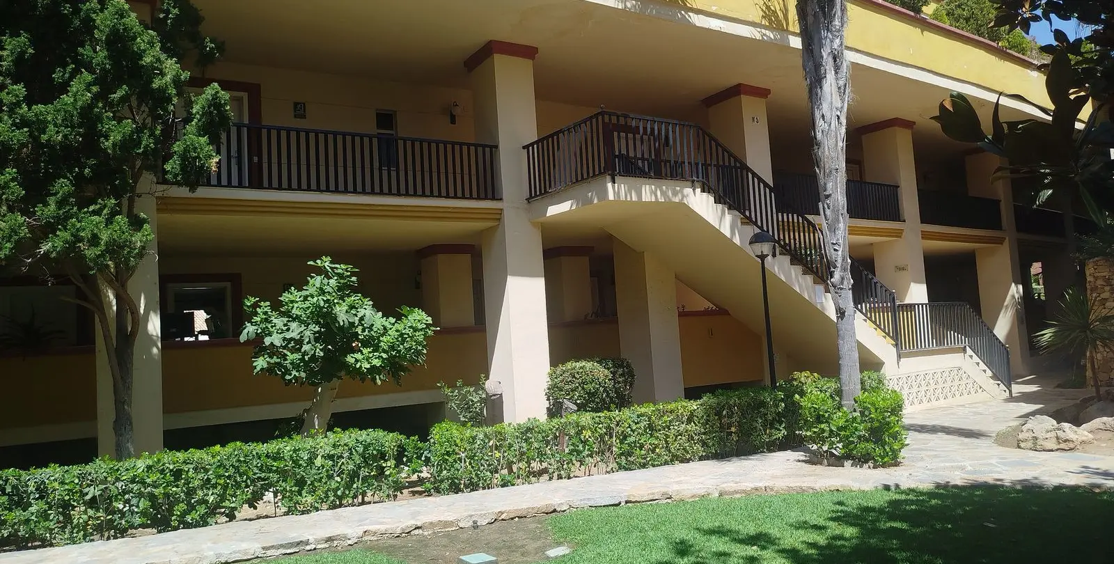 Sale of middle floor apartment in Elviria 29