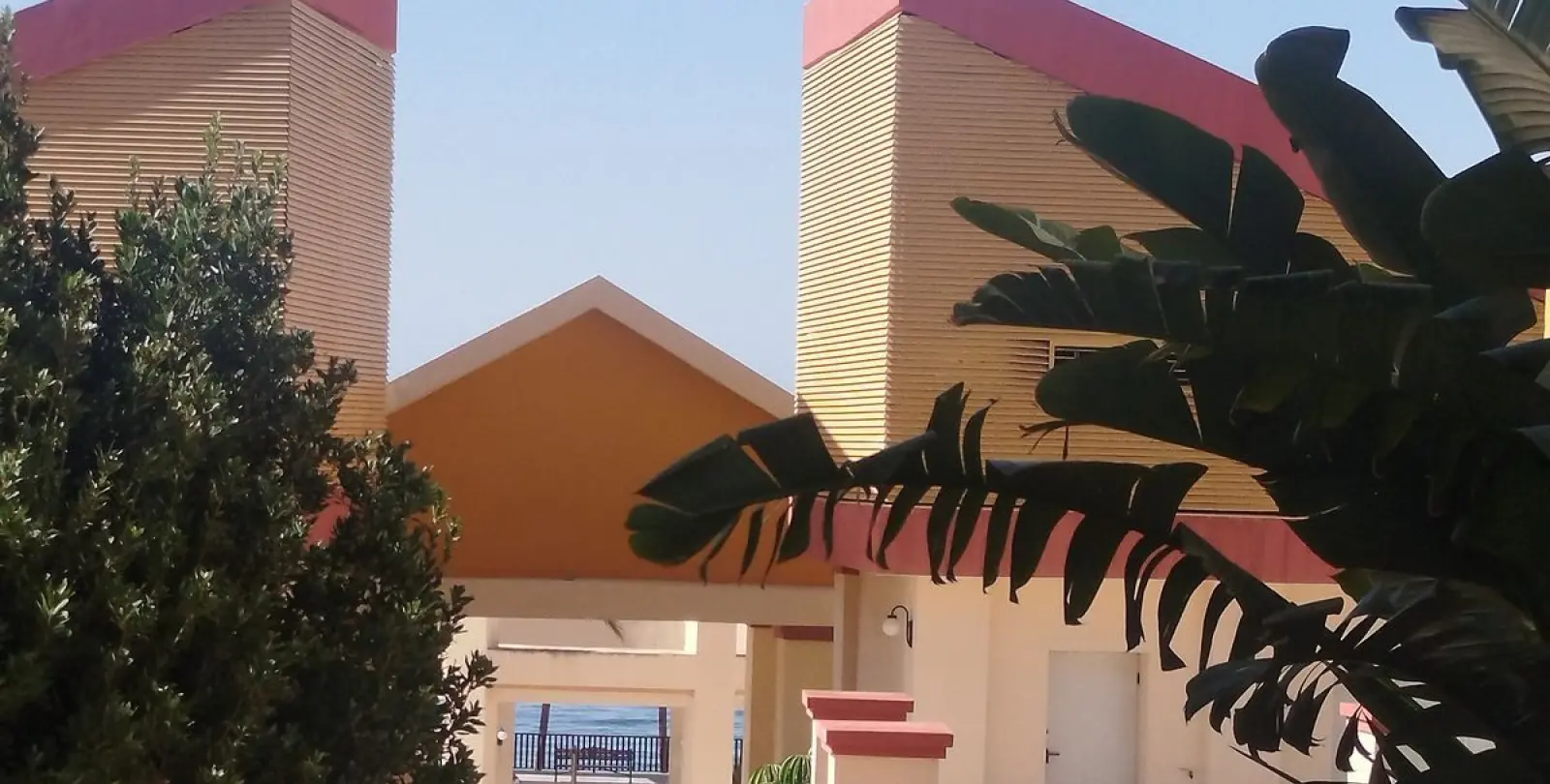 Sale of middle floor apartment in Elviria 33