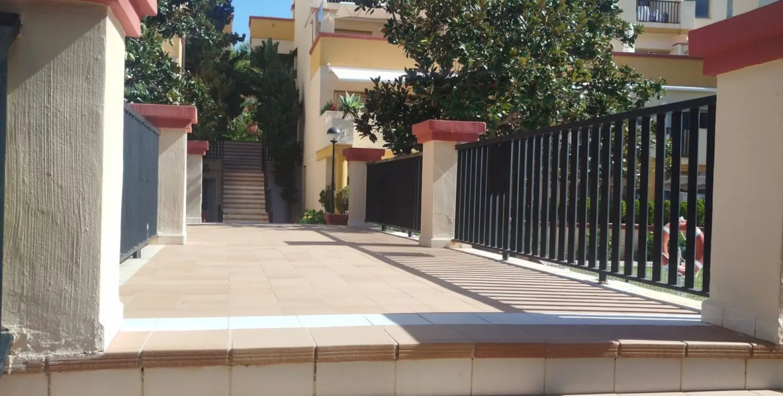 Sale of middle floor apartment in Elviria 35