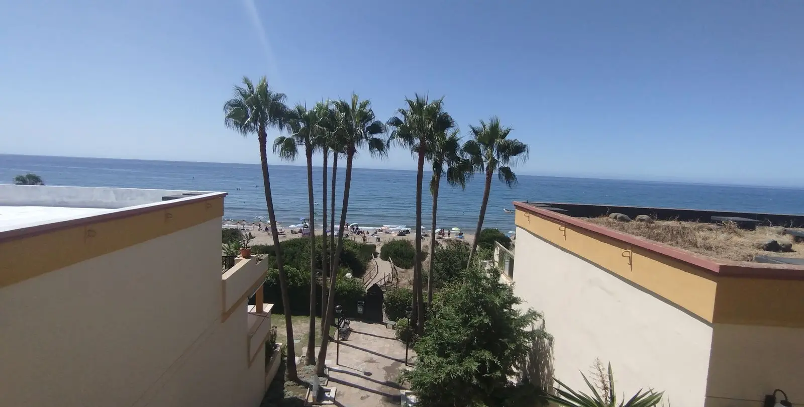 Sale of middle floor apartment in Elviria 44