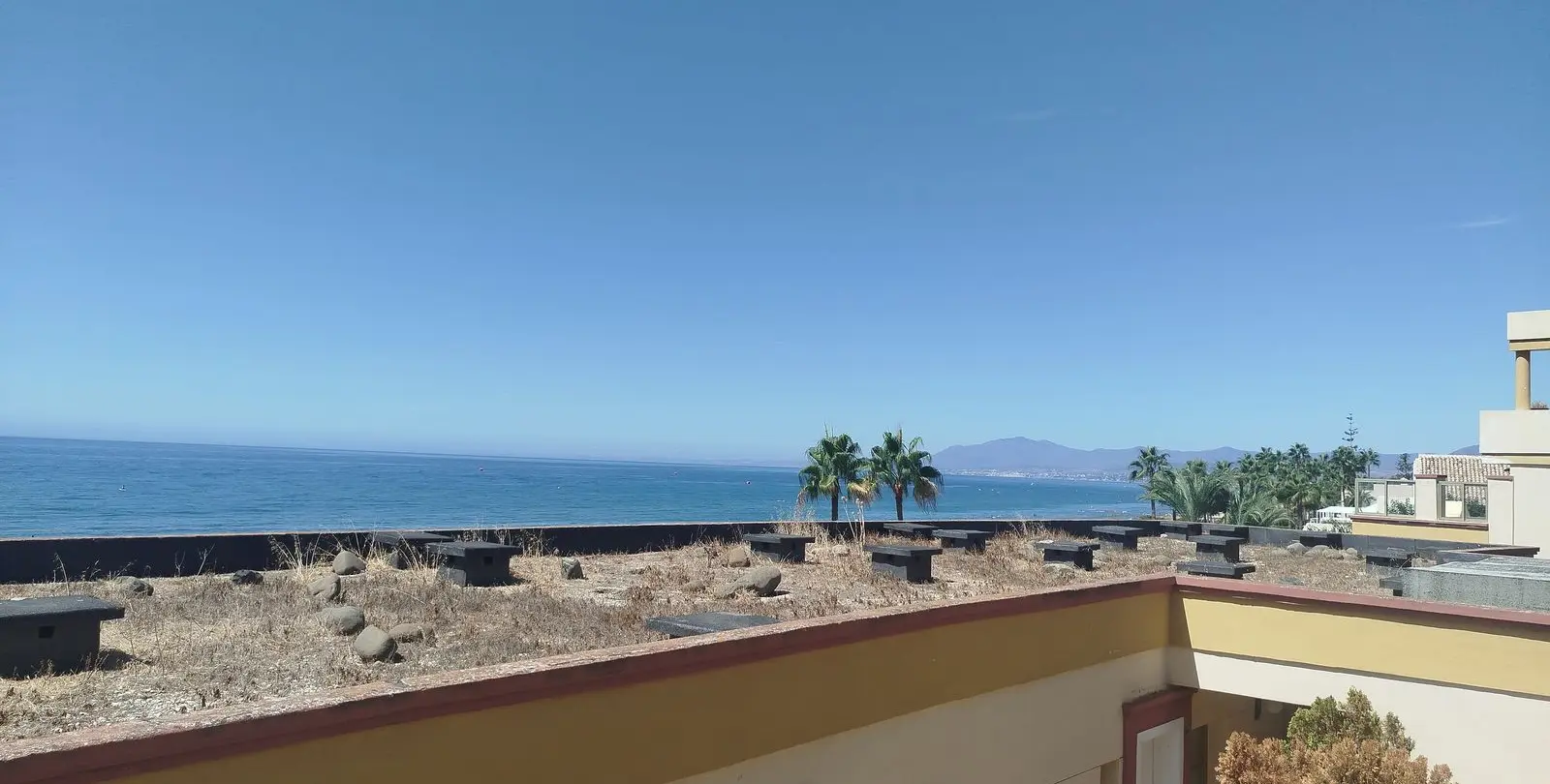 Sale of middle floor apartment in Elviria 46