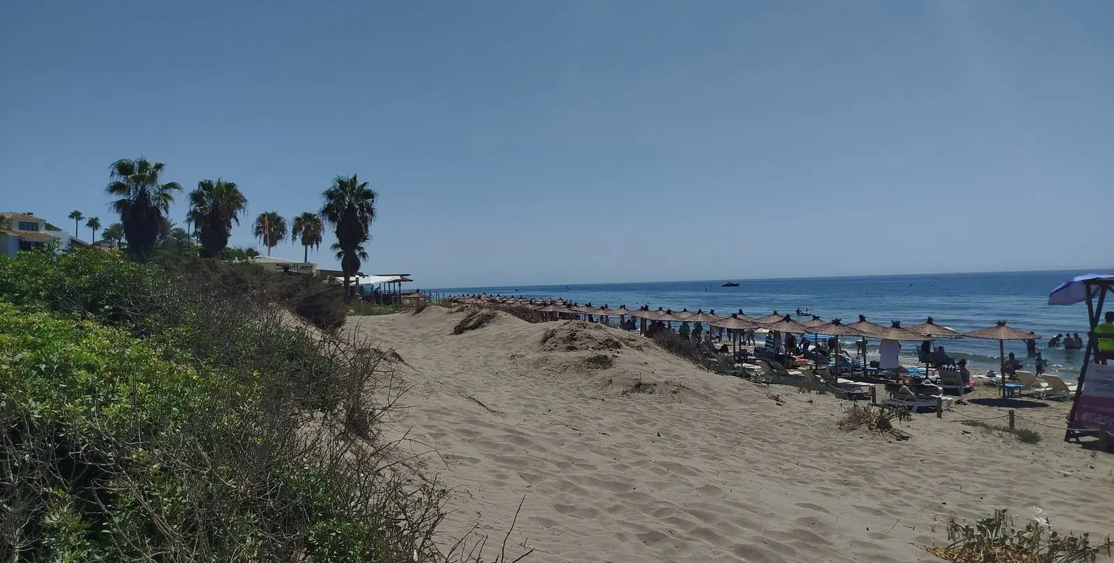 Sale of middle floor apartment in Elviria 65