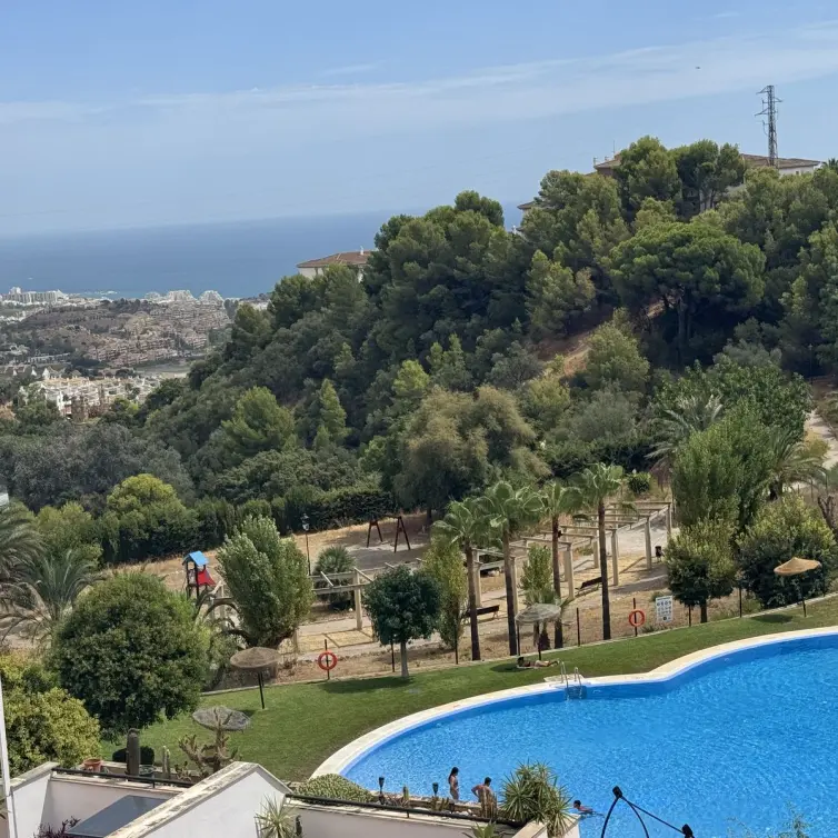 Sale of middle floor apartment in Benalmadena