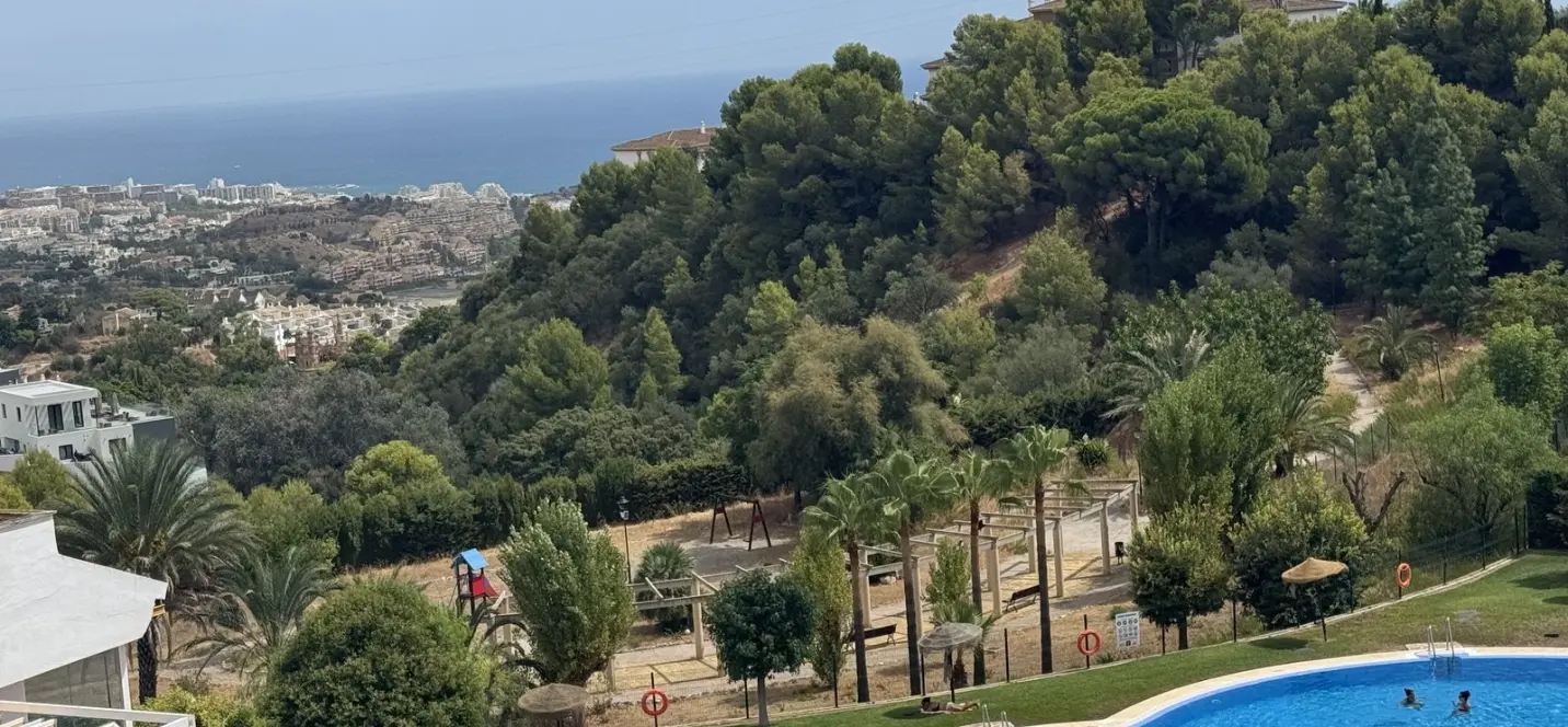 Sale of middle floor apartment in Benalmadena 0