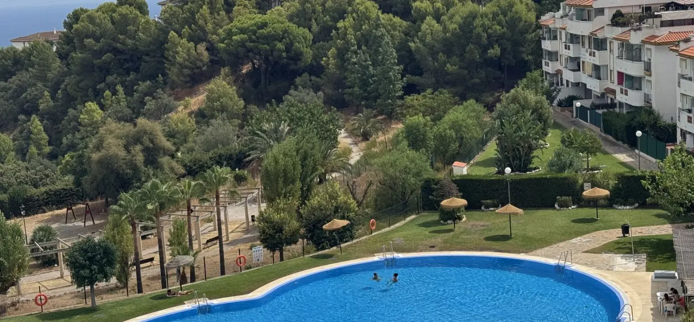 Sale of middle floor apartment in Benalmadena 2
