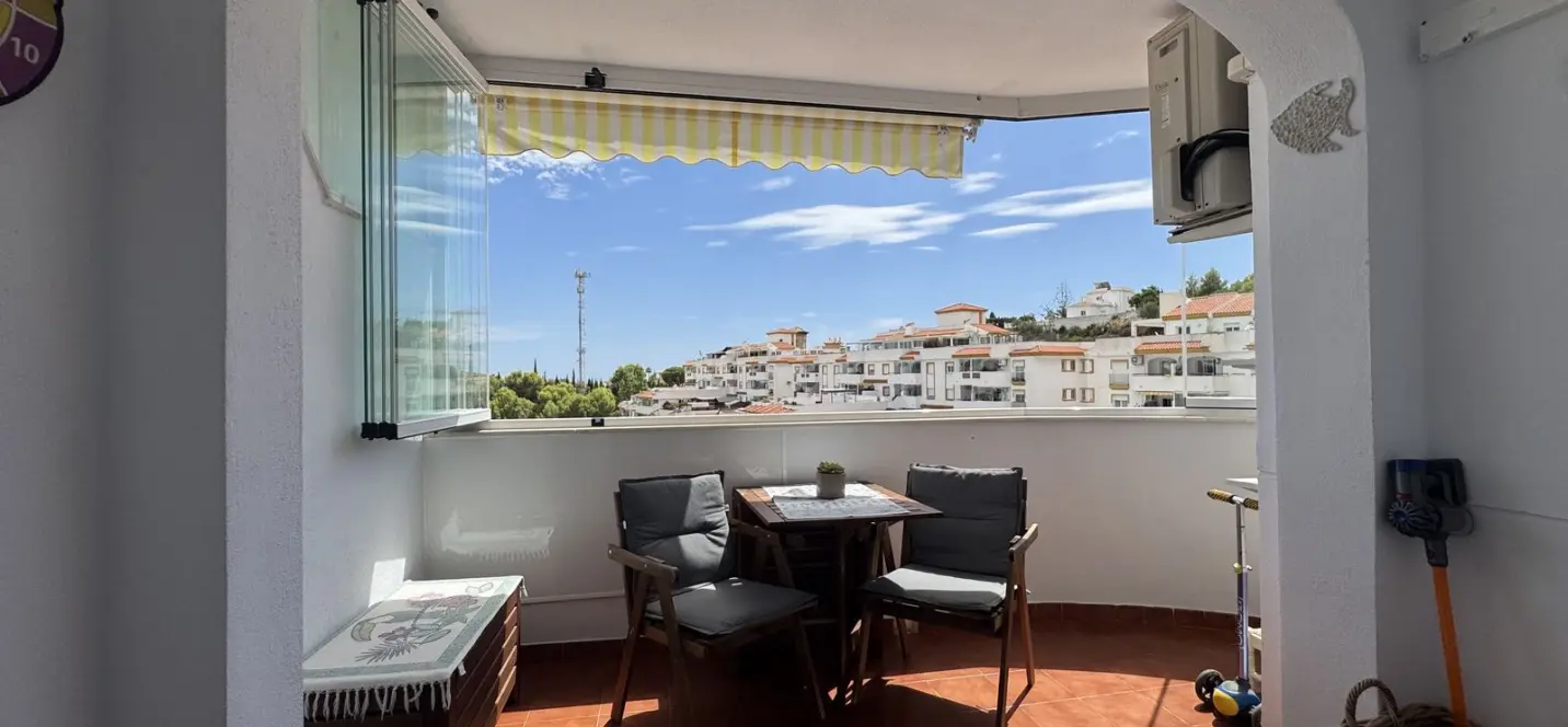 Sale of middle floor apartment in Benalmadena 3