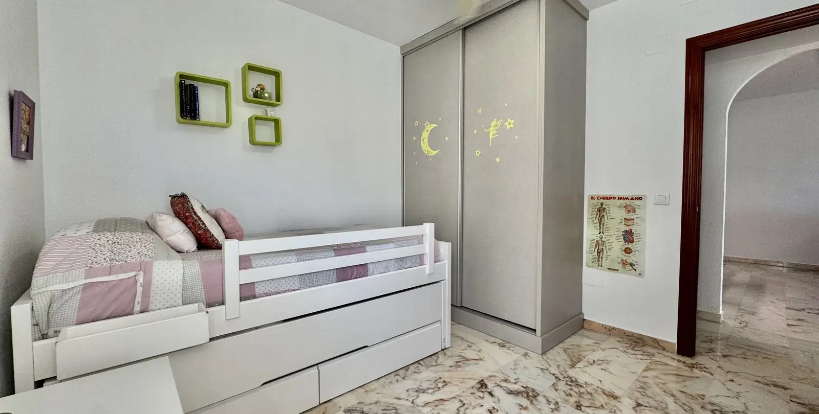 Sale of middle floor apartment in Benalmadena 20