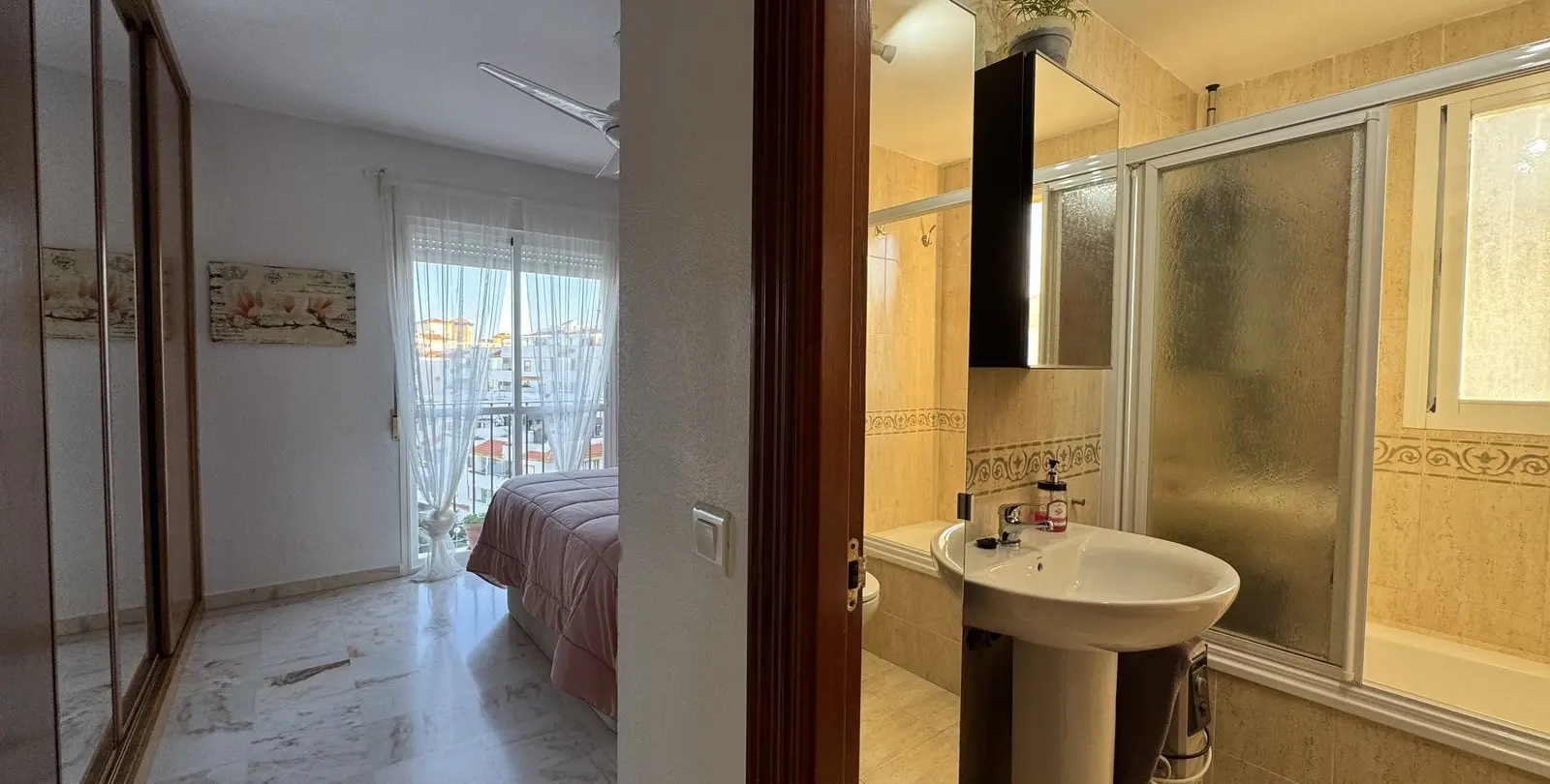 Sale of middle floor apartment in Benalmadena 32