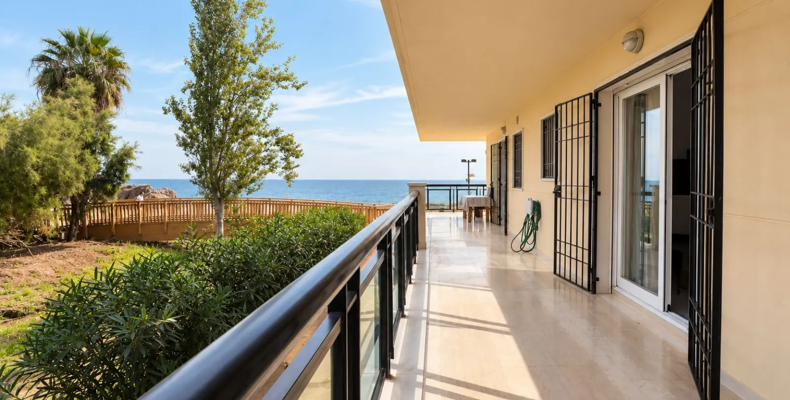 Venta de apartamento en planta media en Fuengirola 2