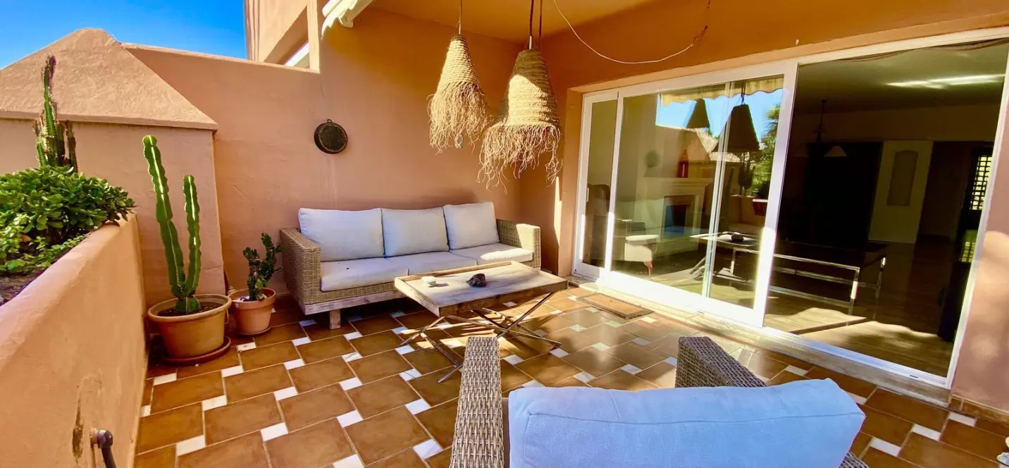Sale of middle floor apartment in Guadalmina Baja 1