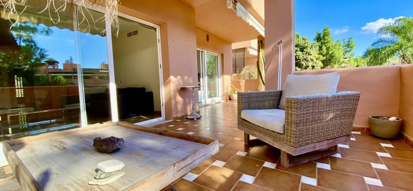 Sale of middle floor apartment in Guadalmina Baja 2