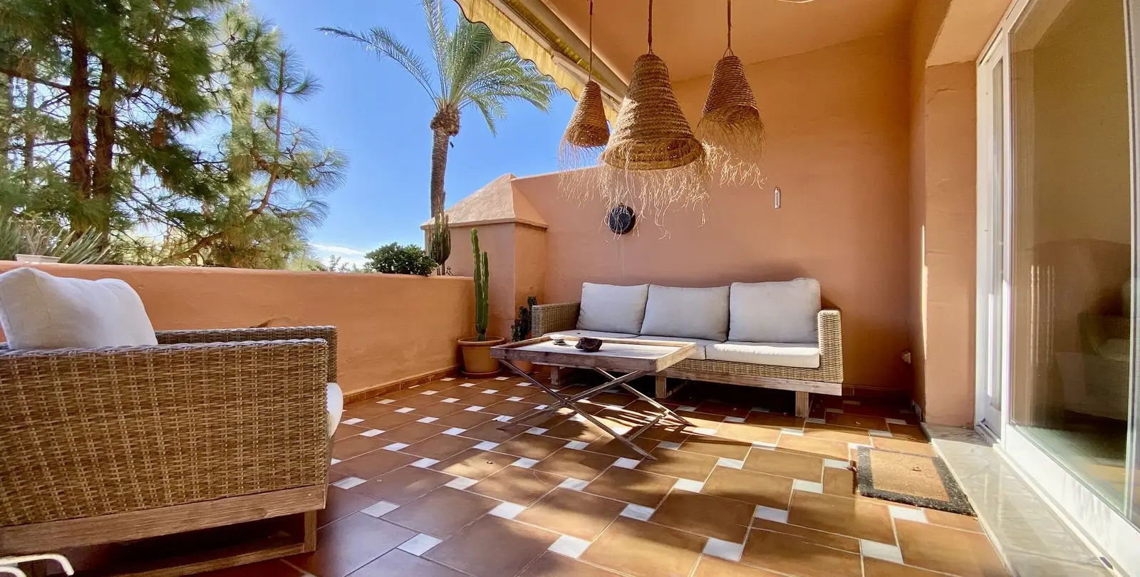 Venta de apartamento en planta media en Guadalmina Baja 4
