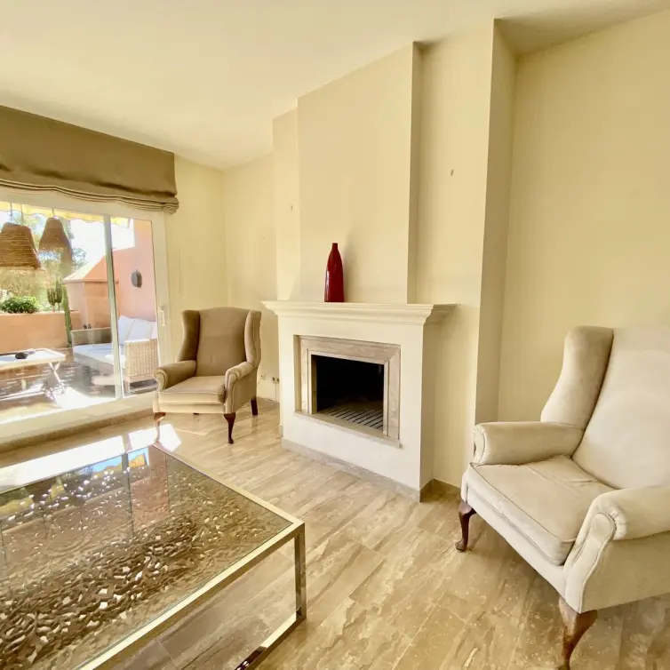 Sale of middle floor apartment in Guadalmina Baja