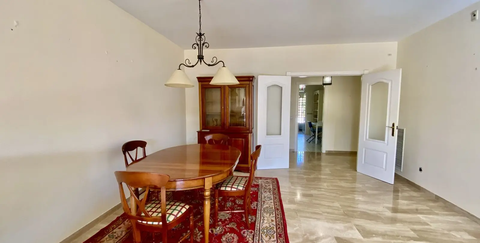 Venta de apartamento en planta media en Guadalmina Baja 12