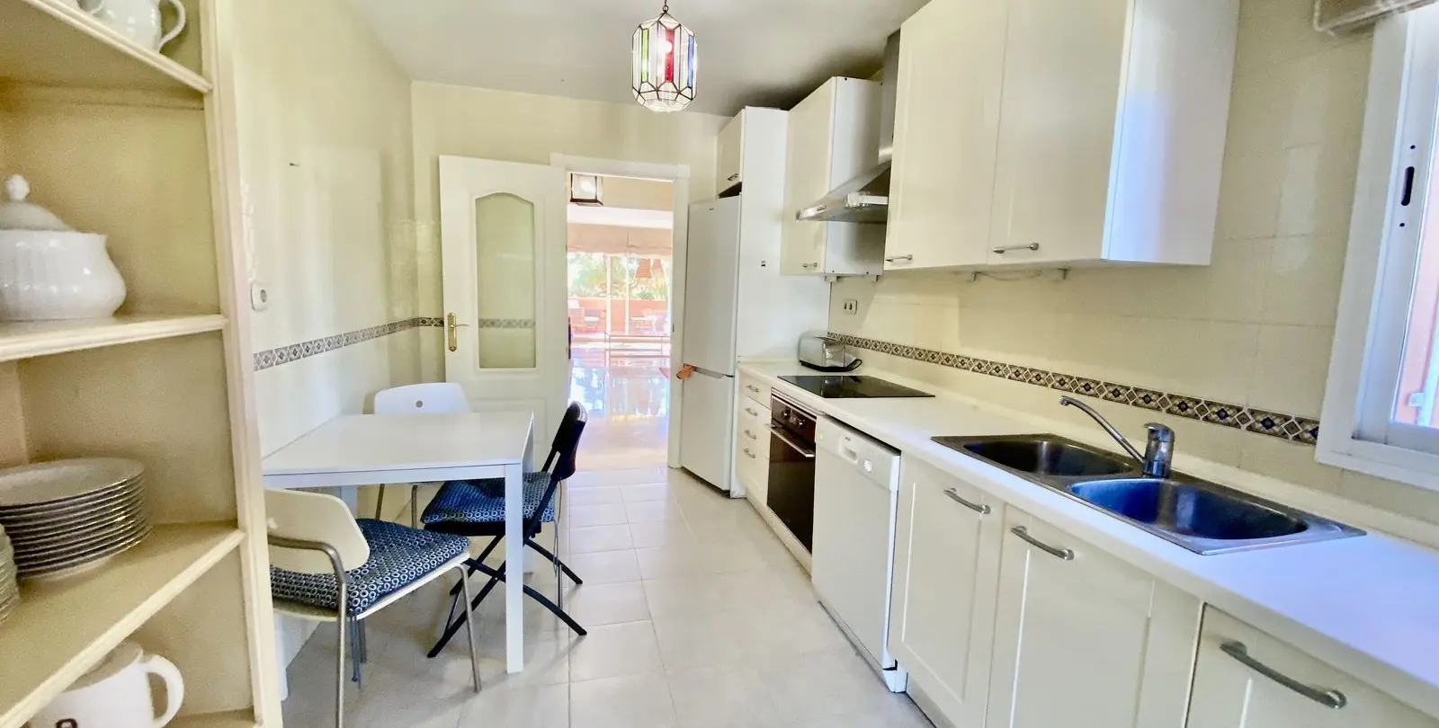 Venta de apartamento en planta media en Guadalmina Baja 13