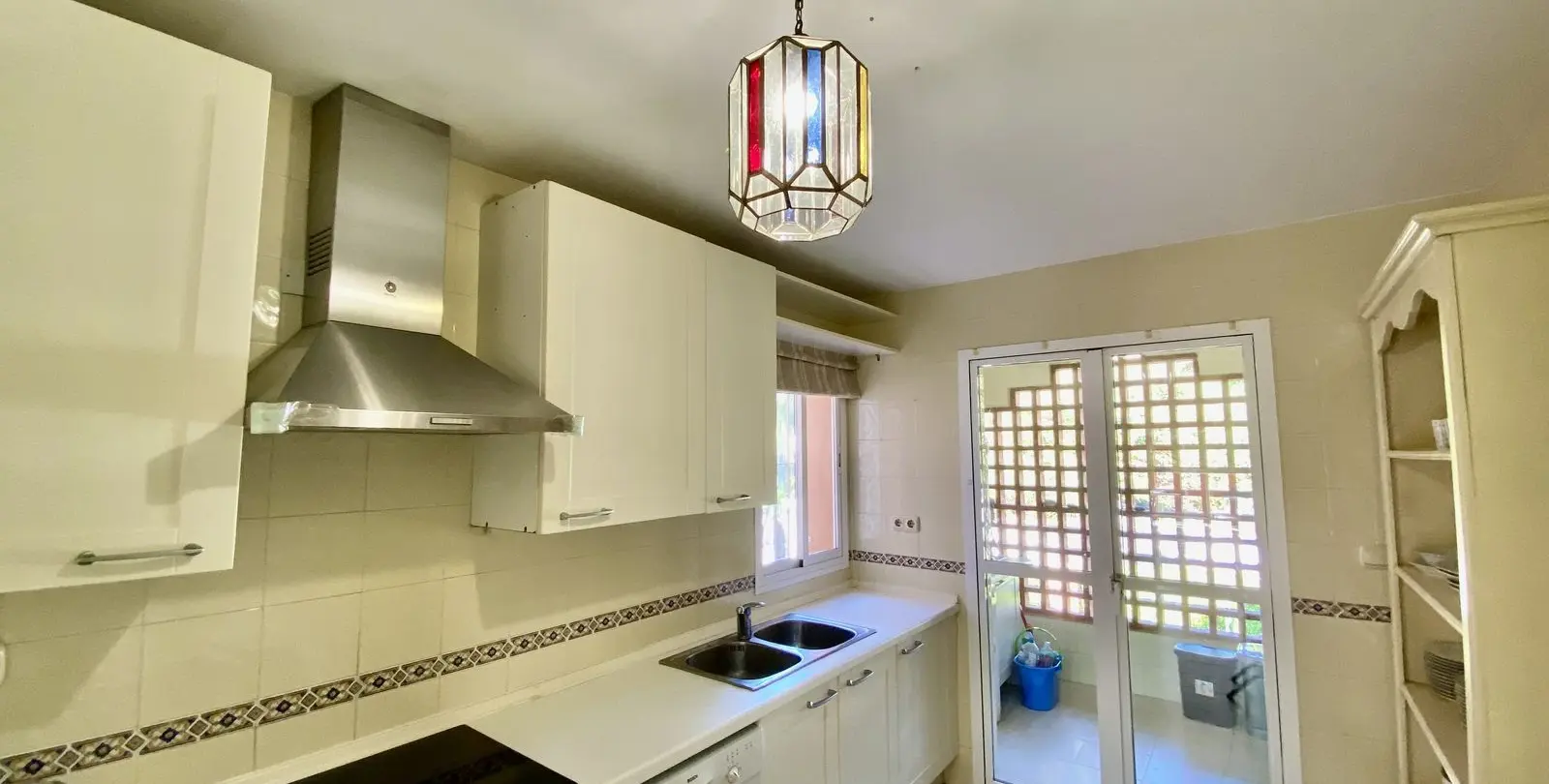 Venta de apartamento en planta media en Guadalmina Baja 14