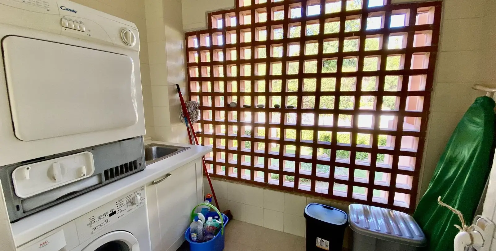 Venta de apartamento en planta media en Guadalmina Baja 15