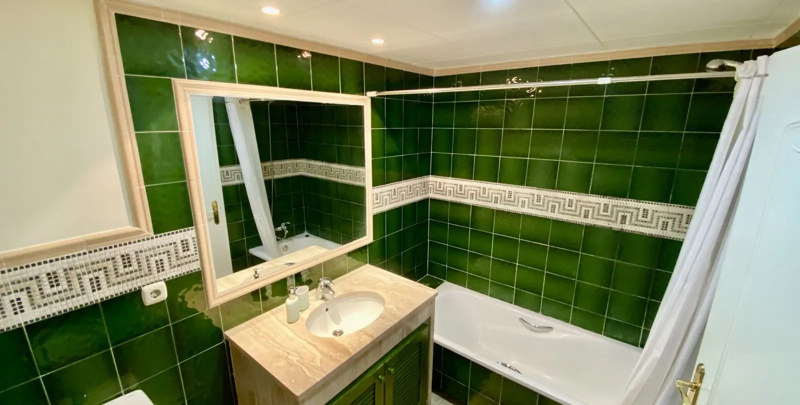 Venta de apartamento en planta media en Guadalmina Baja 22