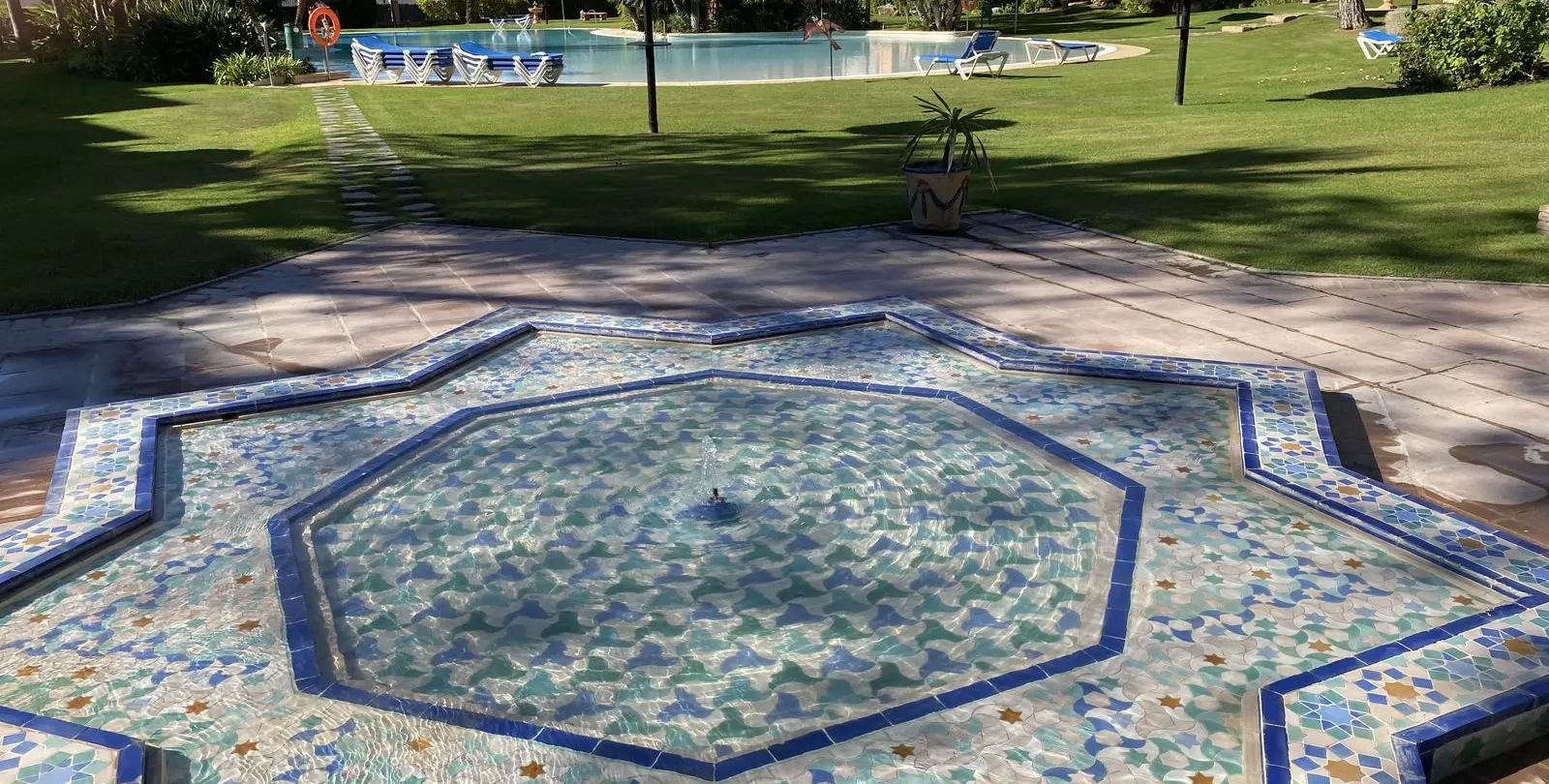 Venta de apartamento en planta media en Guadalmina Baja 27