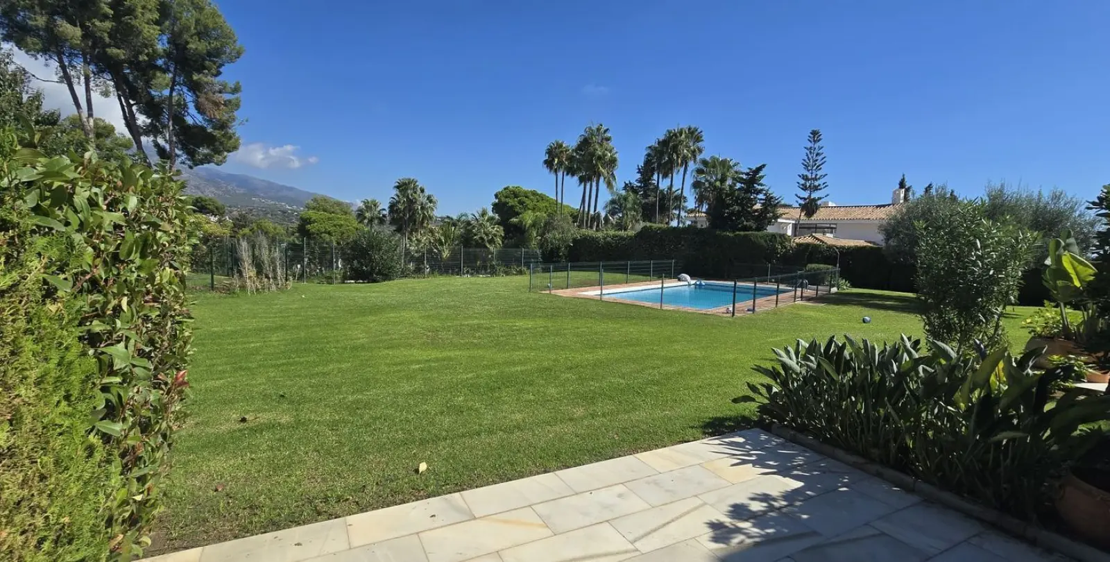 Sale of townhouse in Nueva Andalucía 4