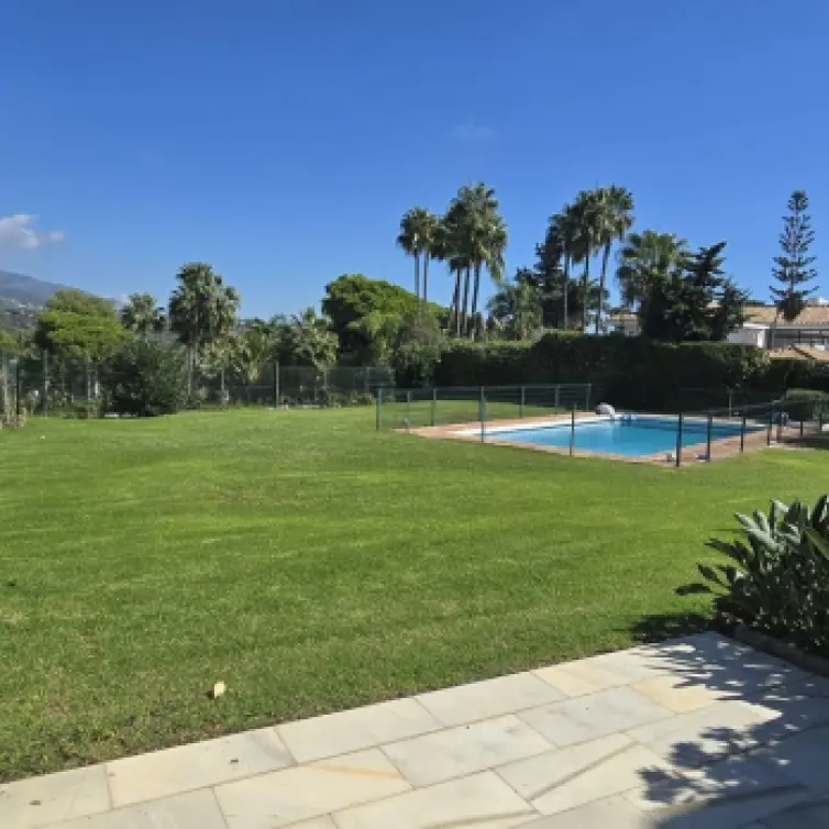 Sale of townhouse in Nueva Andalucía