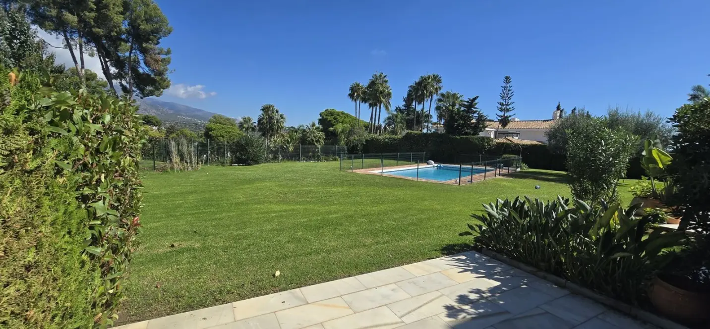 Sale of townhouse in Nueva Andalucía 3