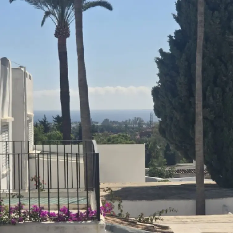 Sale of townhouse in Nueva Andalucía