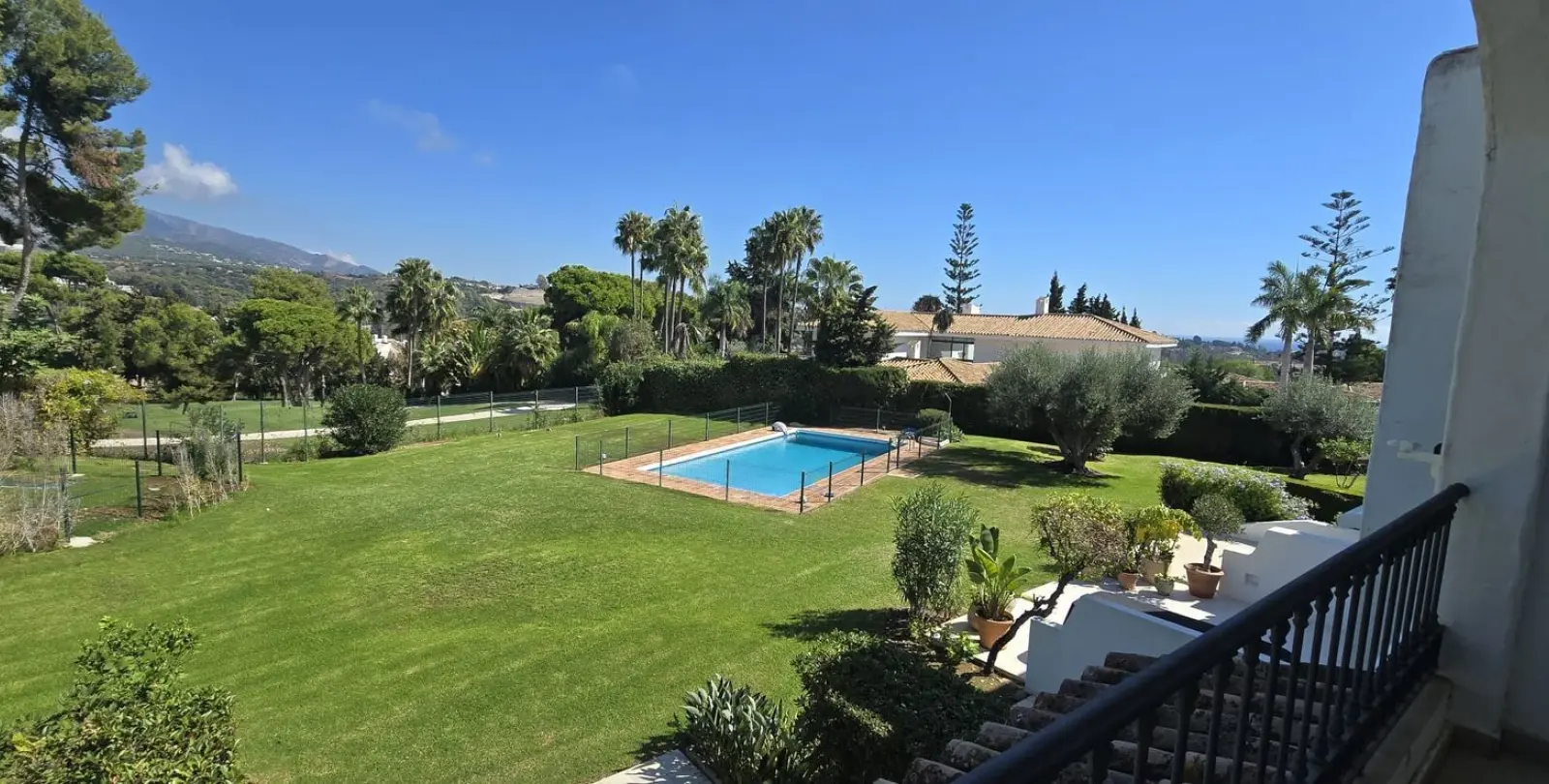 Sale of townhouse in Nueva Andalucía 16