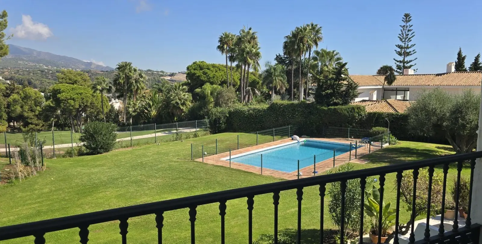 Sale of townhouse in Nueva Andalucía 17