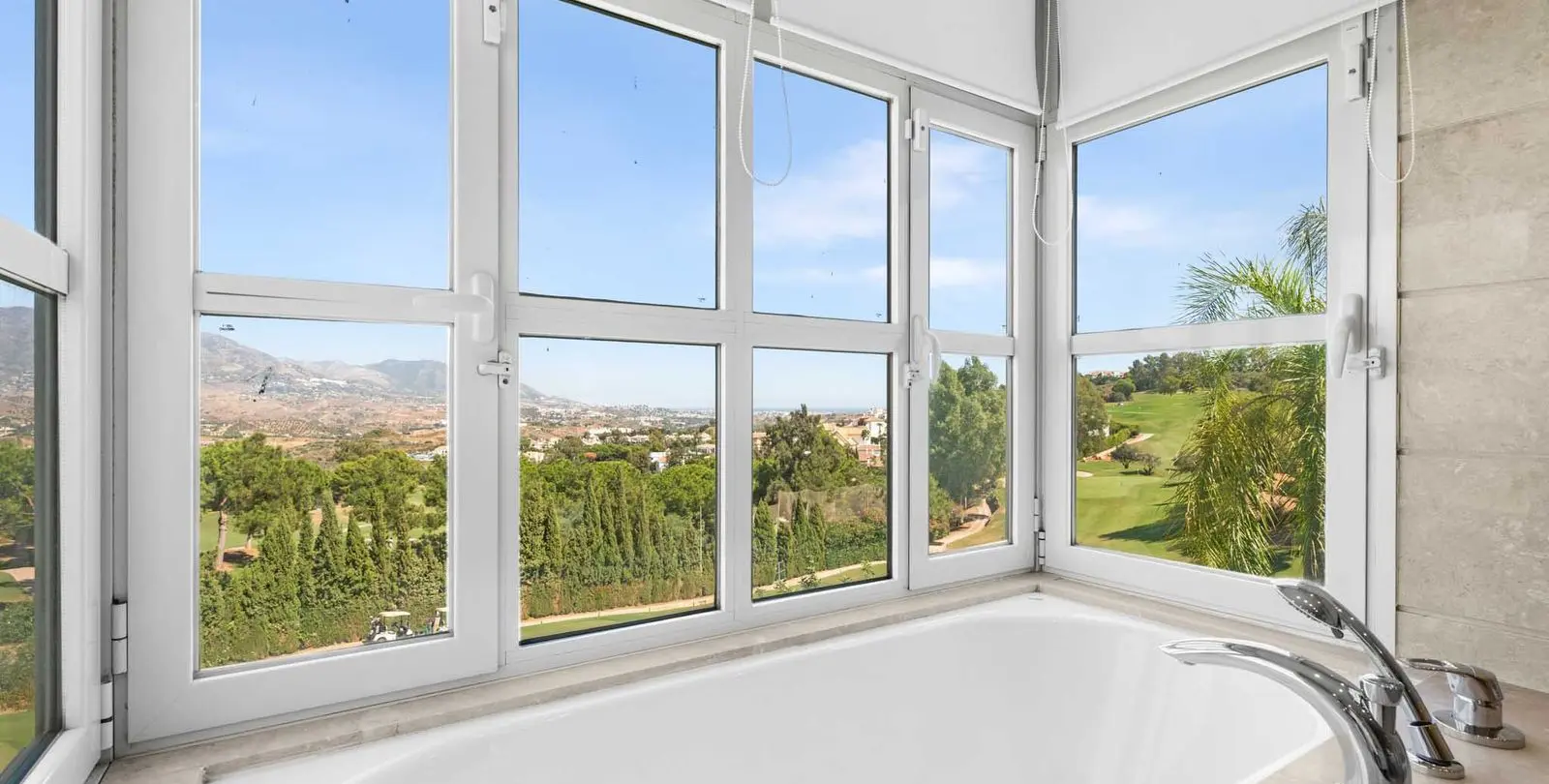 Sale of townhouse in La Cala Golf 23