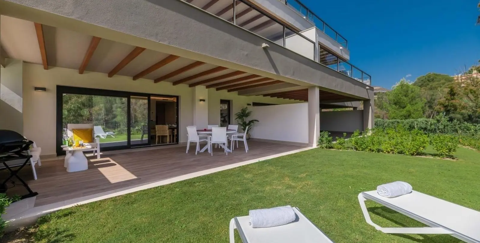 Venta de apartamento en planta baja en Nueva Andalucía 3