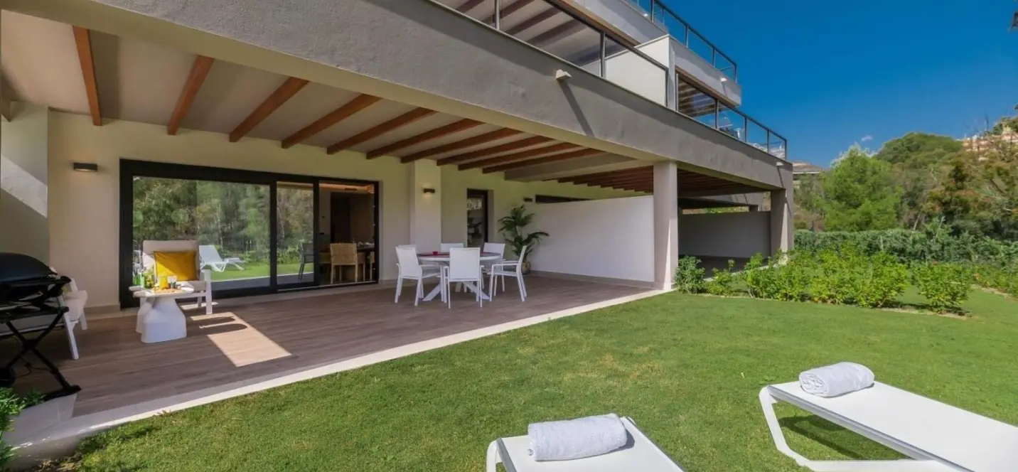 Sale of ground floor apartment in Nueva Andalucía 2