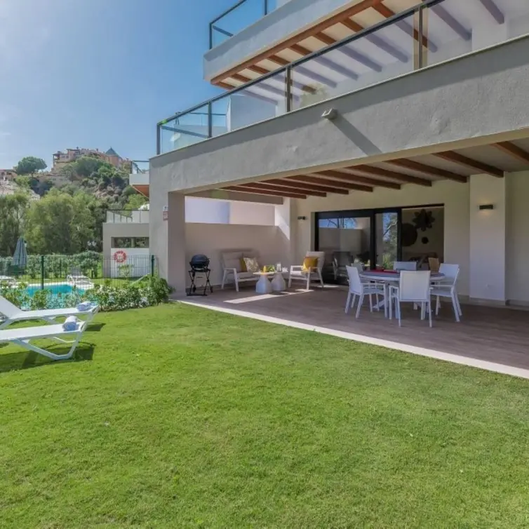 Sale of ground floor apartment in Nueva Andalucía