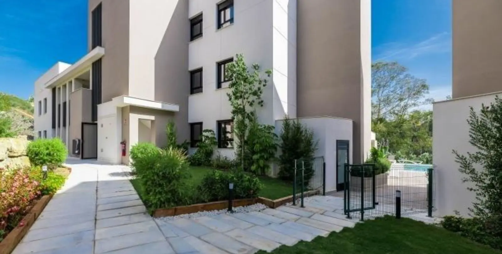Venta de apartamento en planta baja en Nueva Andalucía 5