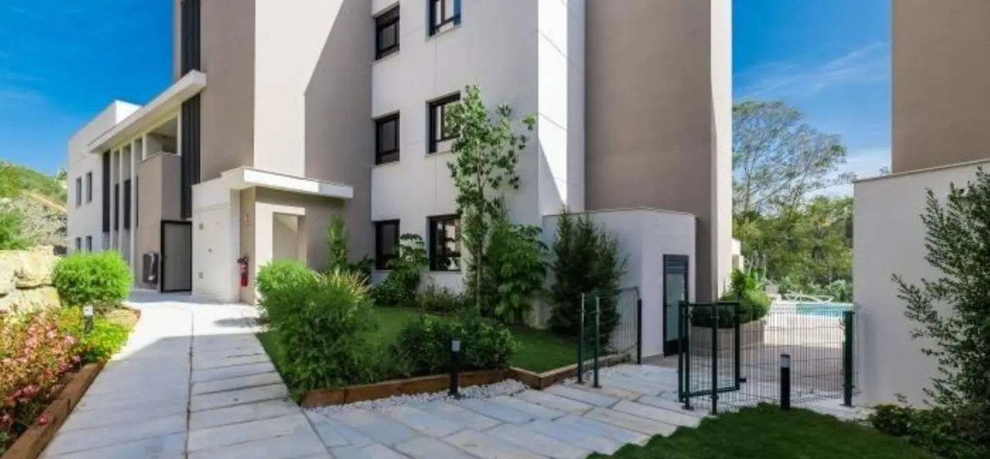 Sale of ground floor apartment in Nueva Andalucía 4