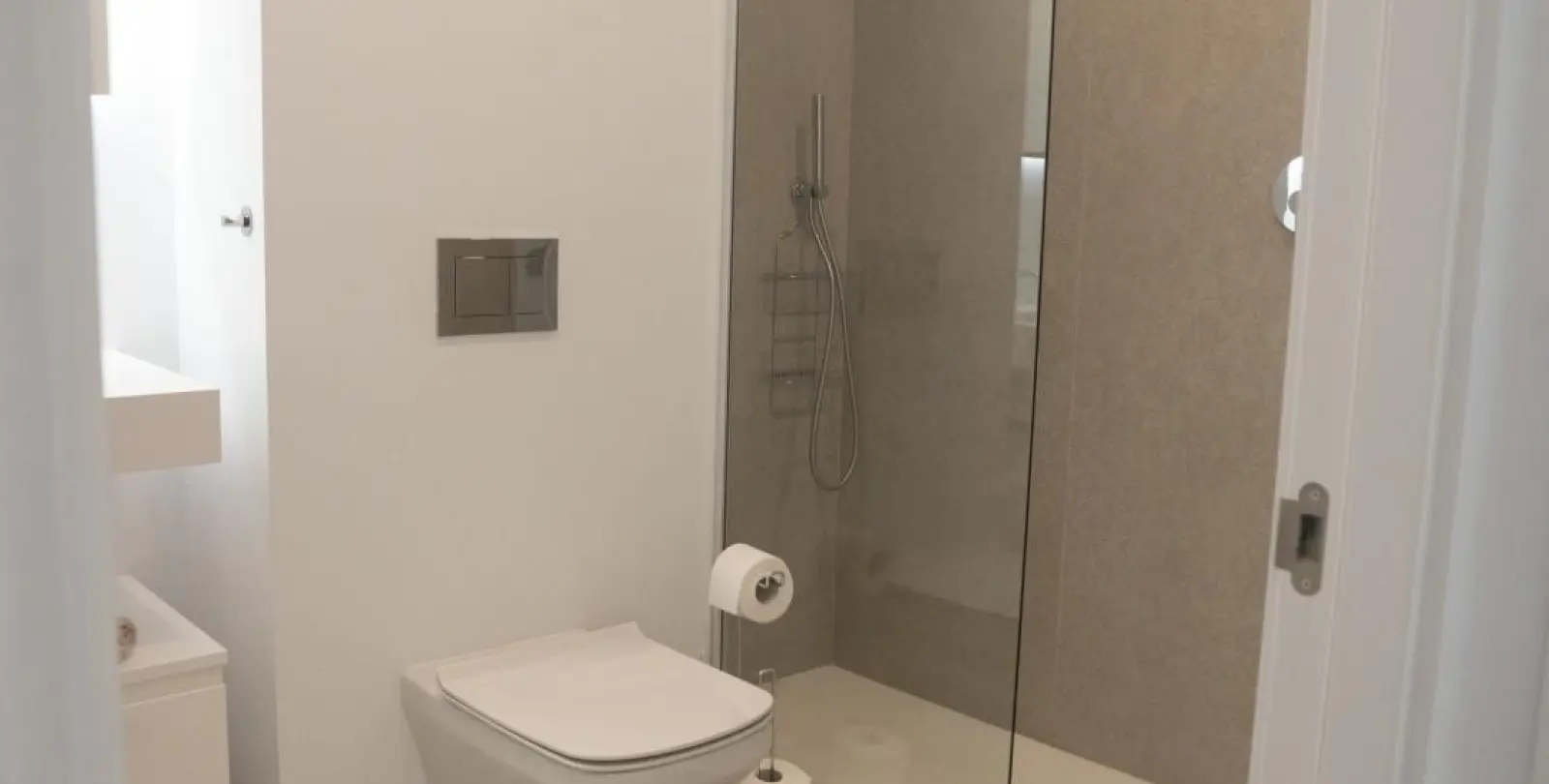 Venta de apartamento en planta media en Marbella 13