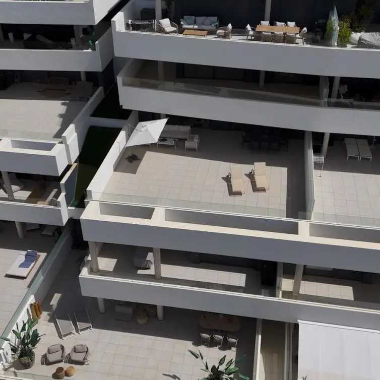 Продажа апартаментов на среднем этаже в Marbella
