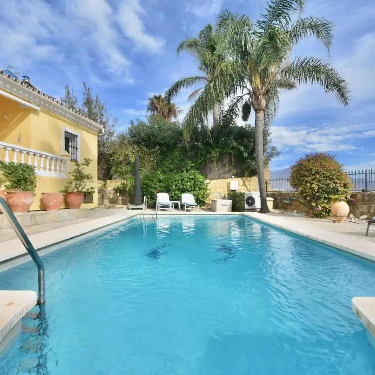 Venta de villa independiente en La Duquesa