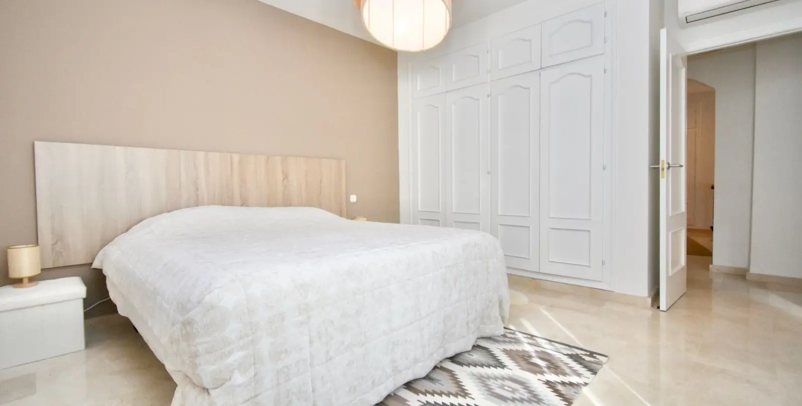 Venta de villa independiente en La Duquesa 26