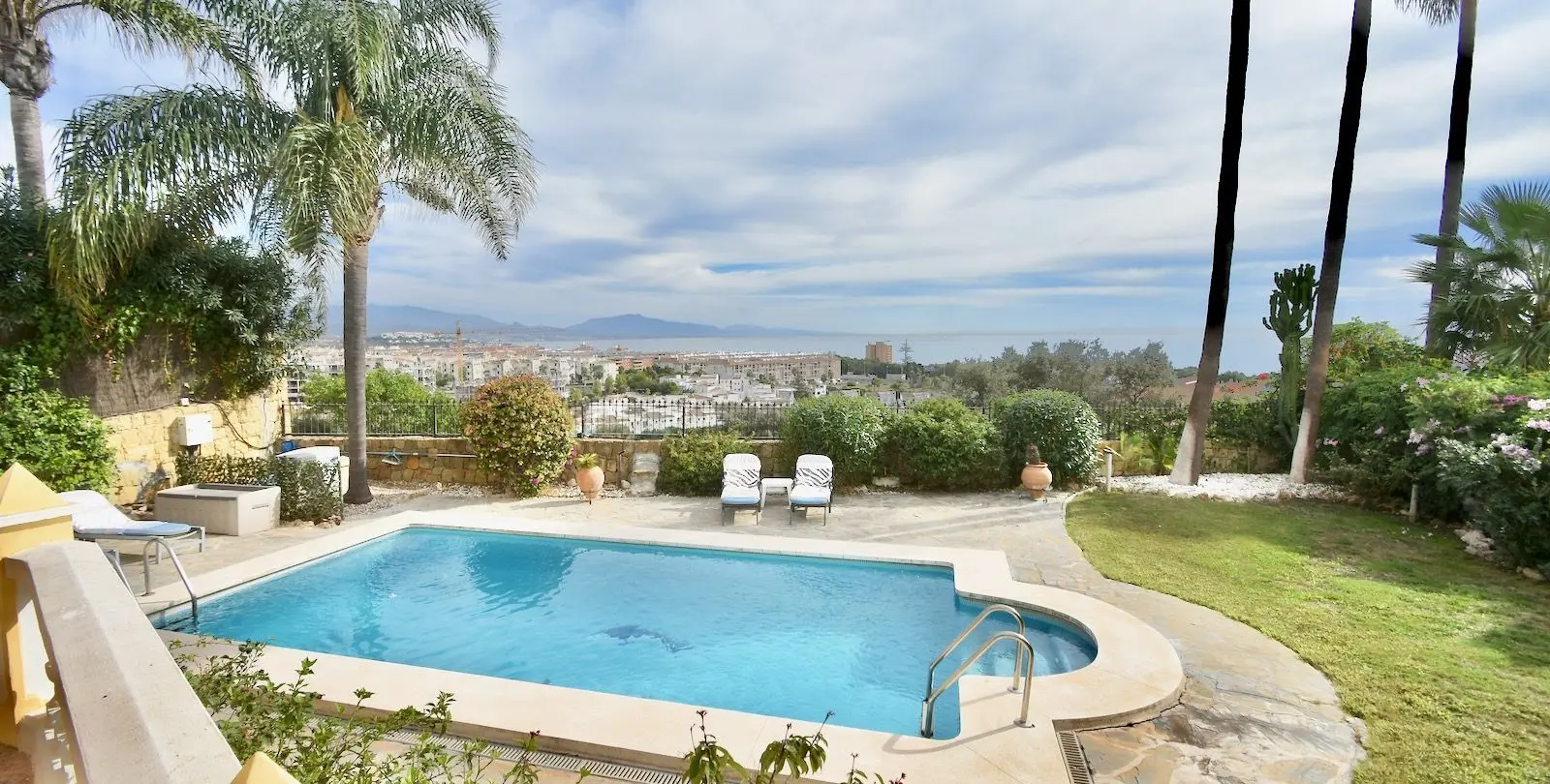 Venta de villa independiente en La Duquesa 40