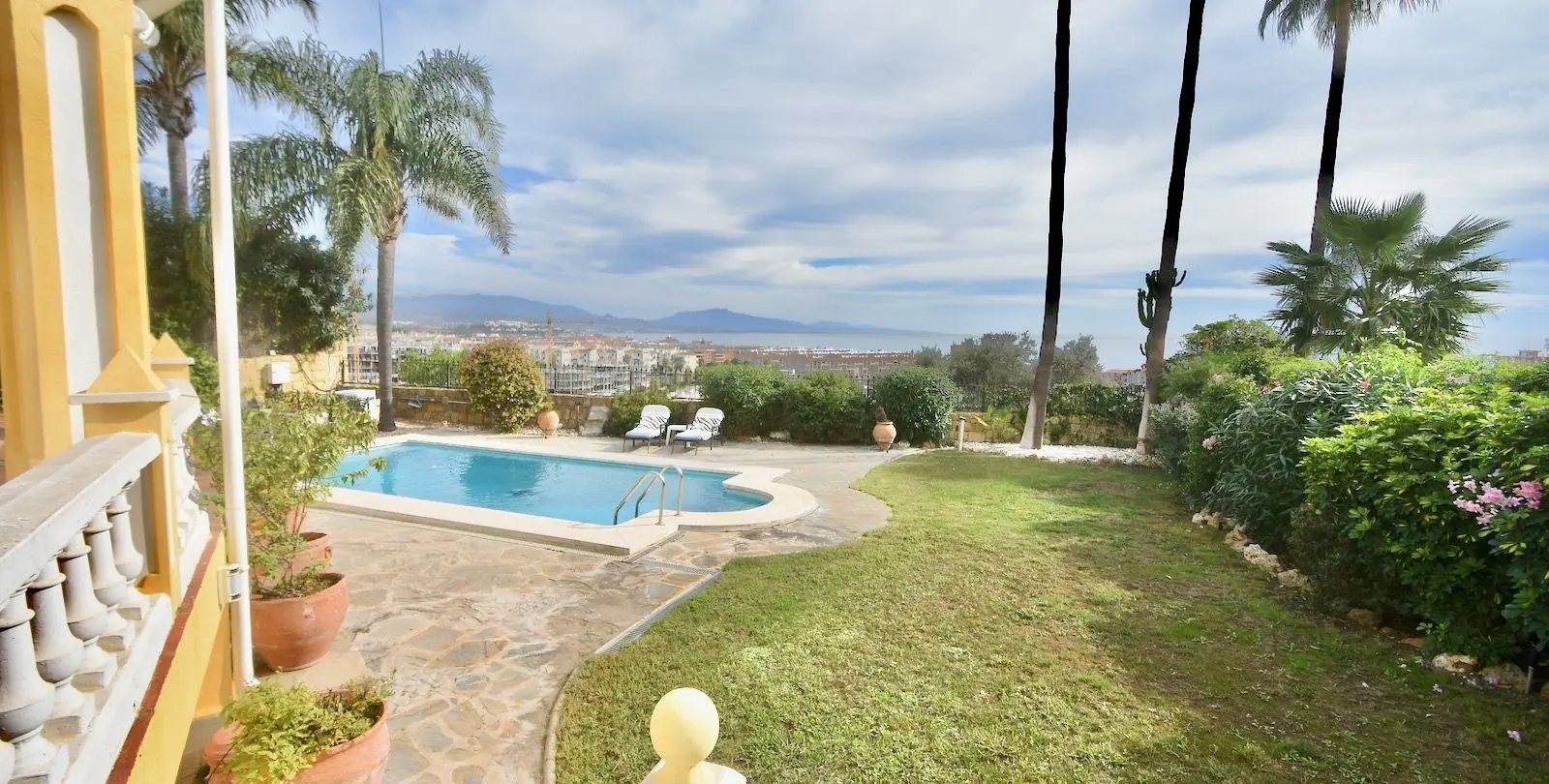 Venta de villa independiente en La Duquesa 52