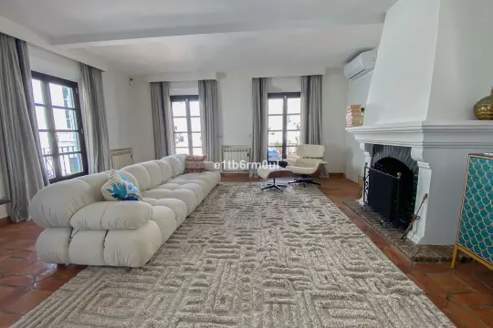 Image 4 thumb