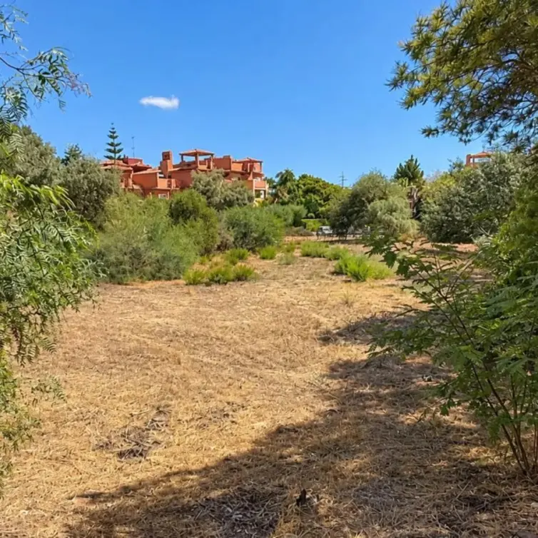 Venta de parcela residencial en Las Chapas