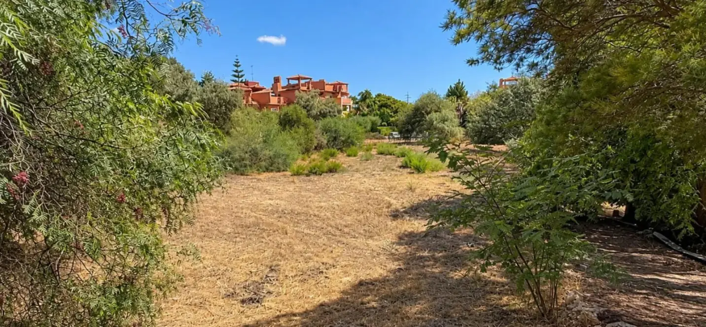 Venta de parcela residencial en Las Chapas 0
