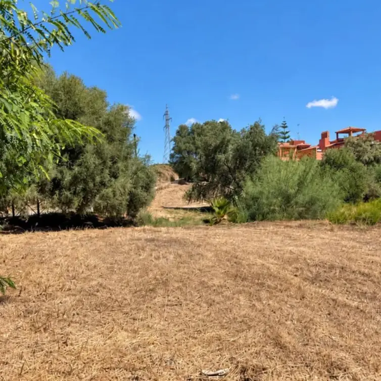 Venta de parcela residencial en Las Chapas