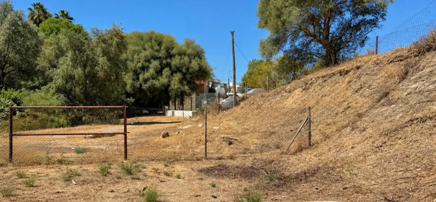 Venta de parcela residencial en Las Chapas 3