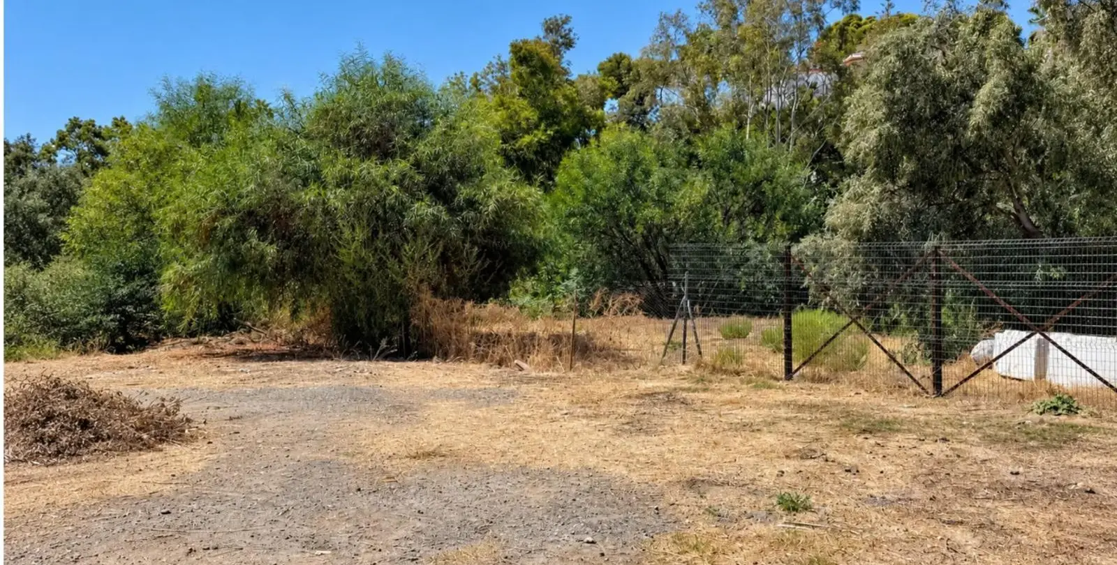 Venta de parcela residencial en Las Chapas 5